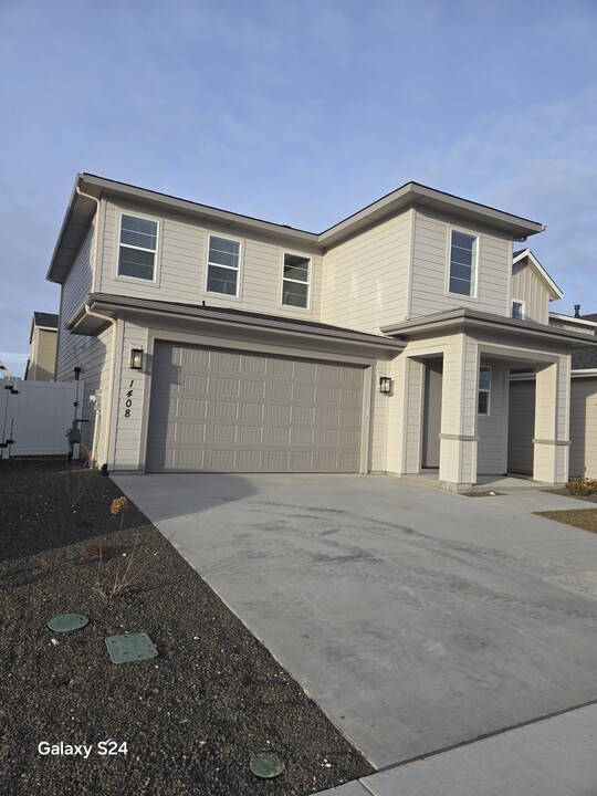 1408 W Regency Ridge Dr in Meridian, ID - Foto de edificio