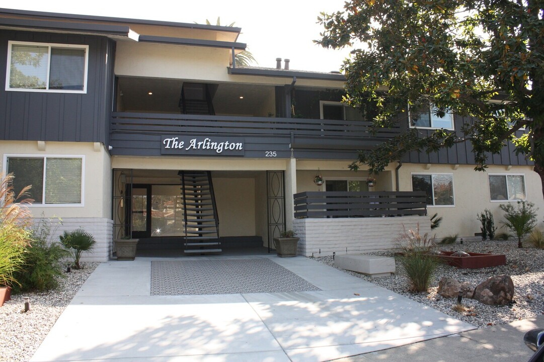 Arlington Apartments in Redwood City, CA - Foto de edificio