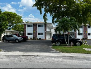 2220 Madison St Hollywood, FL 33020 in Hollywood, FL - Building Photo - Building Photo