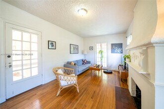 902 Salzedo St in Coral Gables, FL - Building Photo - Building Photo