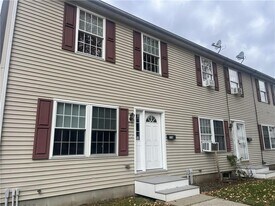 11 Newcomb St in Providence, RI - Building Photo