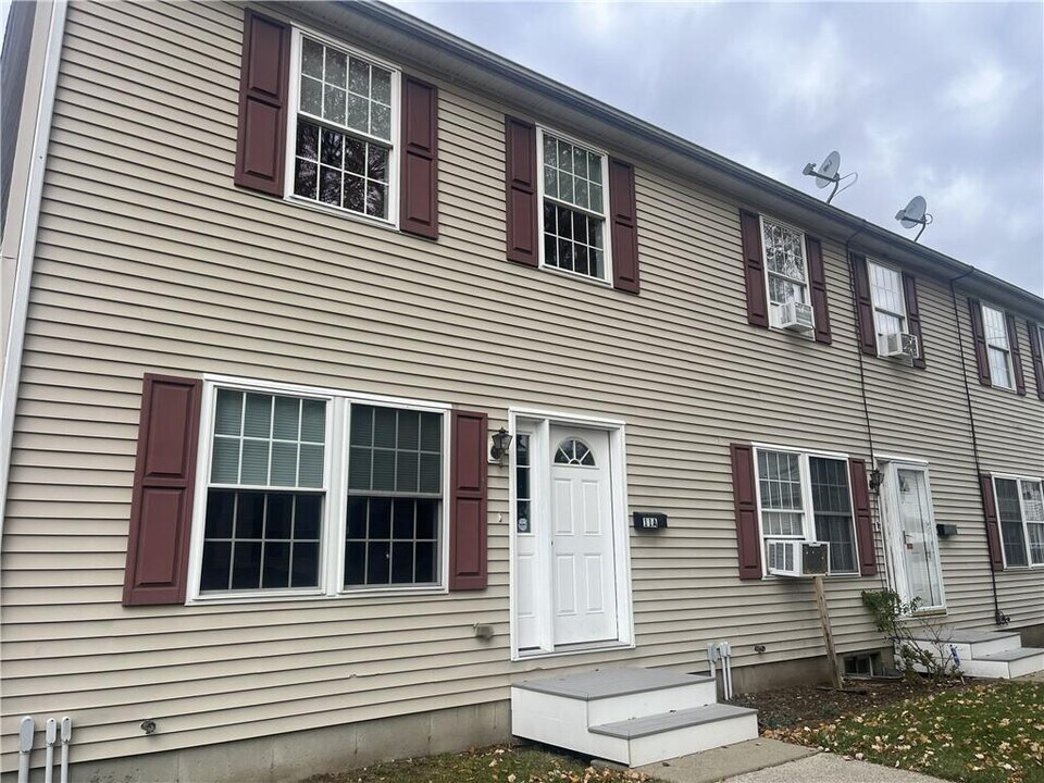 11 Newcomb St in Providence, RI - Building Photo