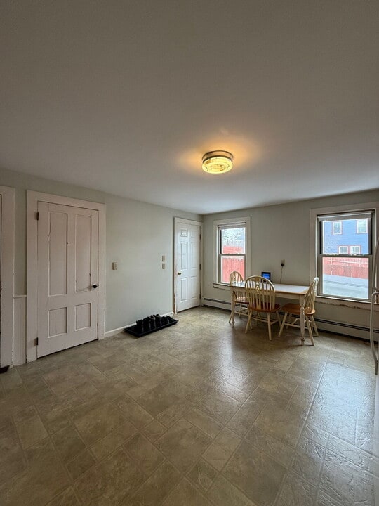 15 Lake St in Amesbury, MA - Building Photo