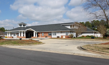 Pine Knoll Manor in Smithfield, NC - Building Photo - Building Photo