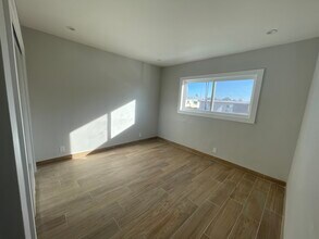 13425 Vanowen St in Los Angeles, CA - Building Photo - Building Photo