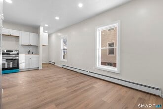 26 Mc Lean St in Hartford, CT - Building Photo - Building Photo