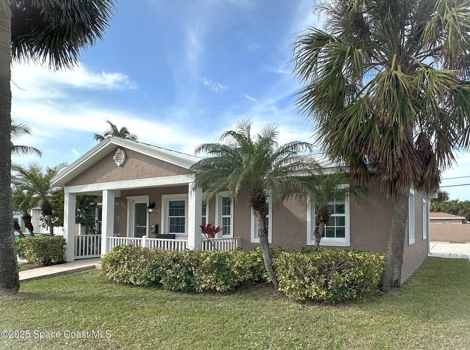 202 4th Ave in Indialantic, FL - Building Photo
