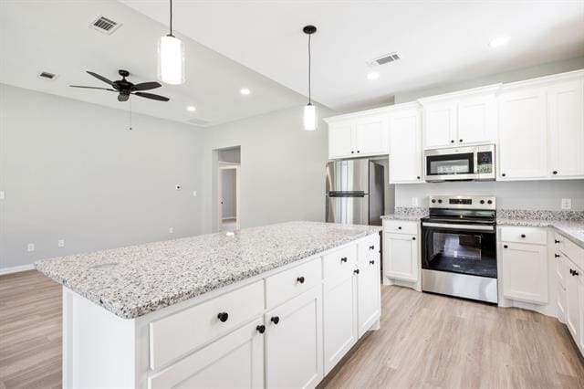 property at 822 W Sears St