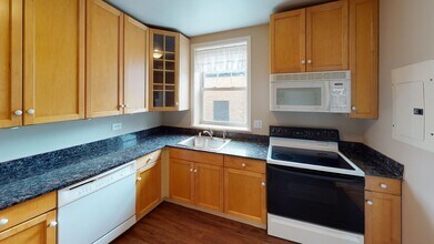 2410 W Farragut Ave in Chicago, IL - Building Photo - Building Photo