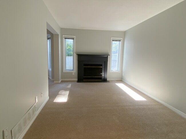 163 Bridlewood Dr in Ottawa, ON - Building Photo - Building Photo