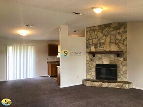 2409 Justin Rd E in Jacksonville, FL - Foto de edificio - Building Photo