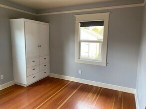 5844 NE 12th Ave, Unit Upstairs Unit in Portland, OR - Building Photo - Building Photo