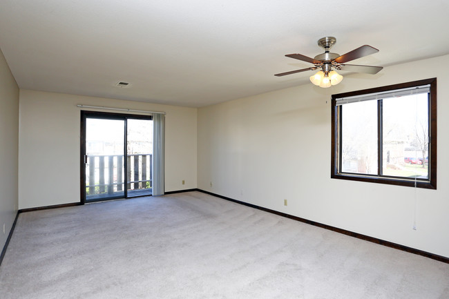 Superior Place Apartments in Lincoln, NE - Building Photo - Interior Photo