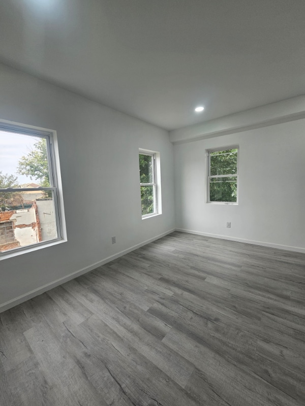 5161 Wakefield St, Unit 2 in Philadelphia, PA - Foto de edificio - Building Photo