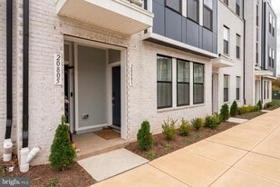 20803 Wood Quay Dr in Sterling, VA - Building Photo