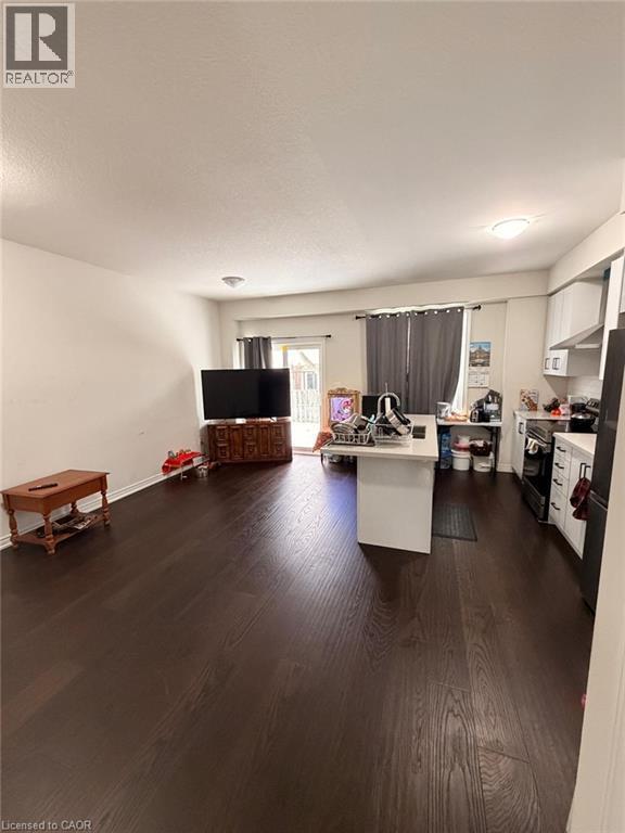 11 Genoa Dr in Hamilton, ON - Building Photo - Building Photo