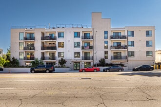 4818 Sepulveda Blvd in Sherman Oaks, CA - Building Photo - Building Photo