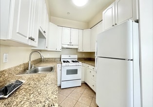 22651 Del Valle St in Los Angeles, CA - Building Photo - Building Photo