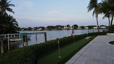 1459 Point Way in North Palm Beach, FL - Foto de edificio - Building Photo