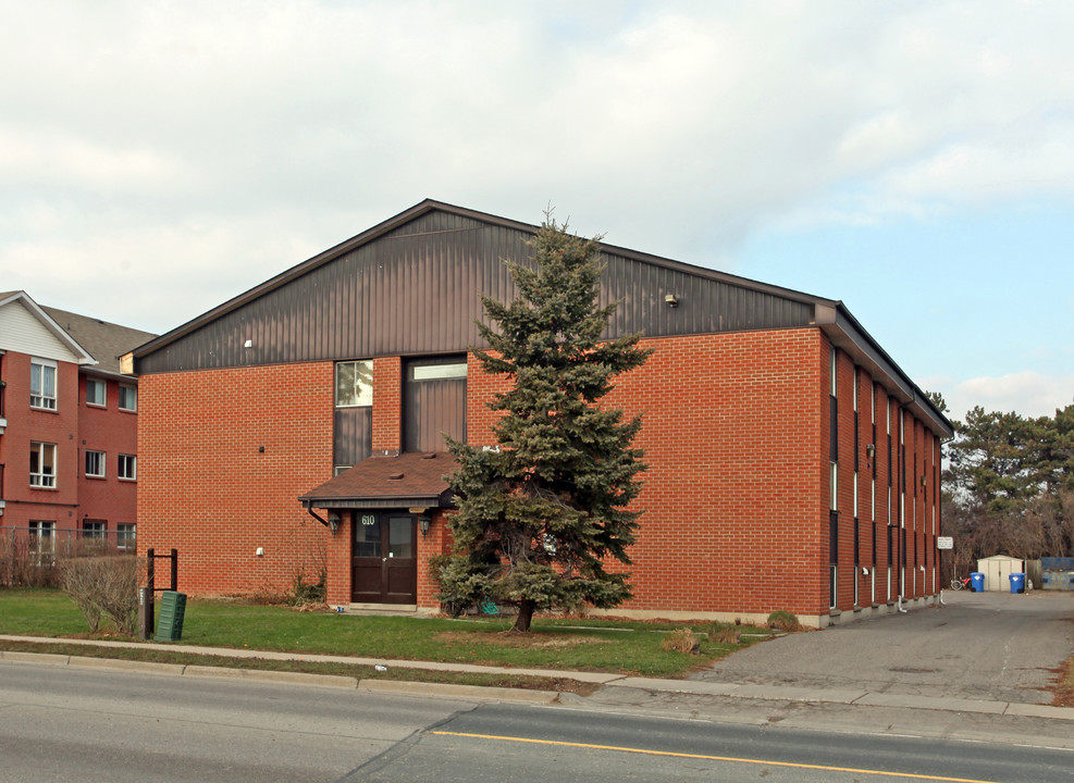 610 Bloor St E in Oshawa, ON - Building Photo