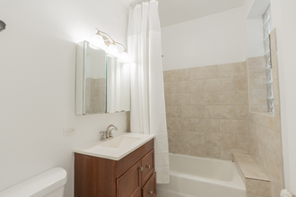 2235 W Fullerton Ave in Chicago, IL - Building Photo - Building Photo