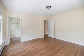 312 W Madison Ave in Dumont, NJ - Building Photo - Building Photo