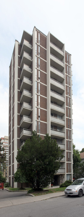 Parkwood Towers in Toronto, ON - Building Photo