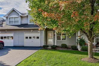 1285 Courtney Dr in Victor, NY - Building Photo - Building Photo