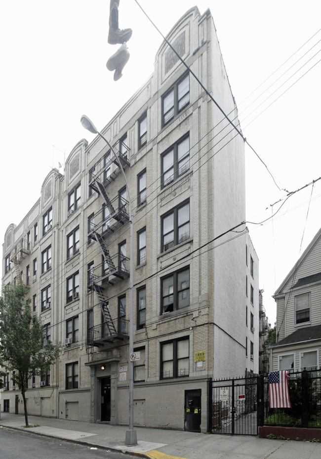 Moshols Arms in Bronx, NY - Foto de edificio - Building Photo