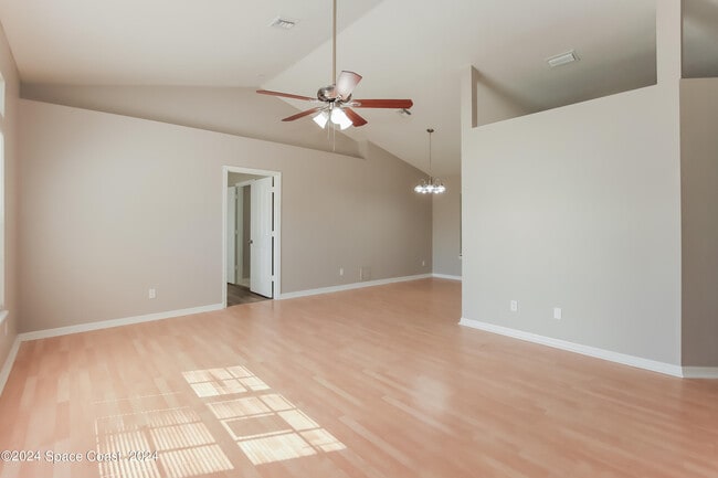 3780 6th Ln in Vero Beach, FL - Building Photo - Building Photo