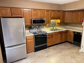 621 Walker Ave in Greensboro, NC - Building Photo - Building Photo