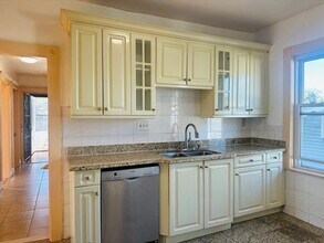 85 River St, Unit 2 in Boston, MA - Foto de edificio - Building Photo