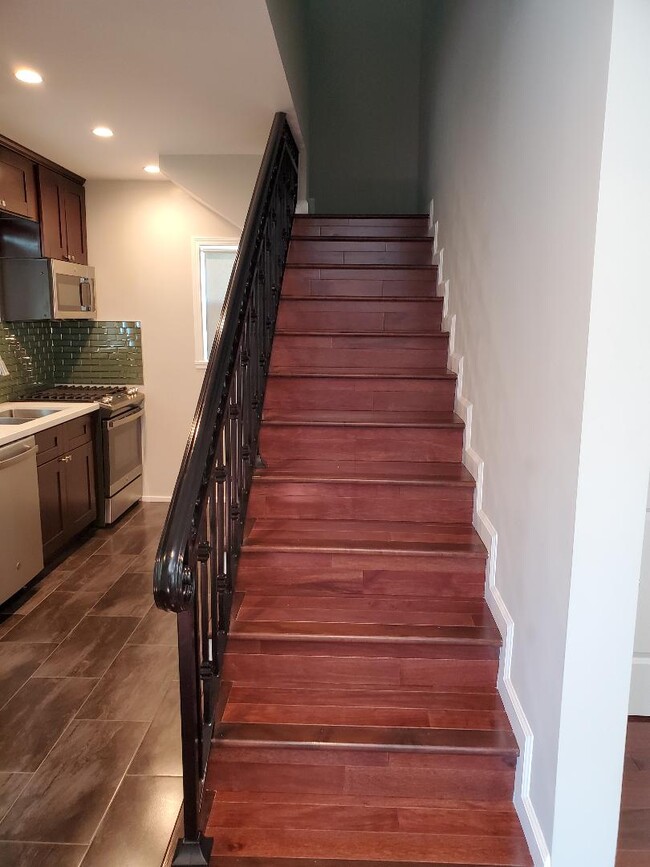 8023 Genesta Ave in Los Angeles, CA - Building Photo - Building Photo