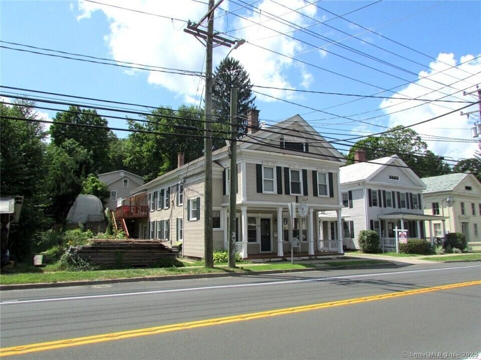 535 Main St-Unit -1R in New Hartford, CT - Building Photo