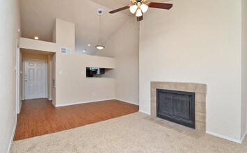 The Madison on the Lake in Houston, TX - Building Photo - Interior Photo