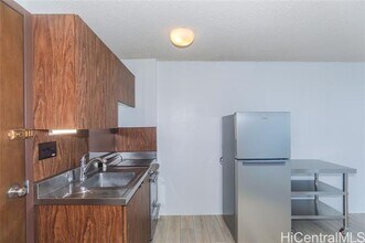 1560 Kanunu St in Honolulu, HI - Building Photo - Building Photo