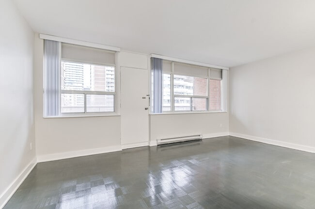 60 Gloucester St in Toronto, ON - Building Photo - Building Photo