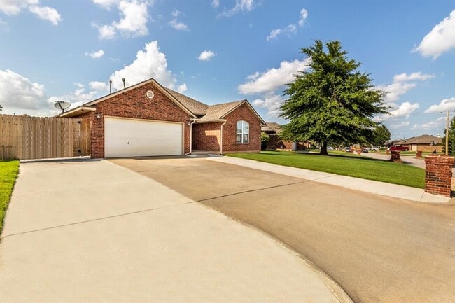 12333 SW 12th St in Yukon, OK - Building Photo - Building Photo