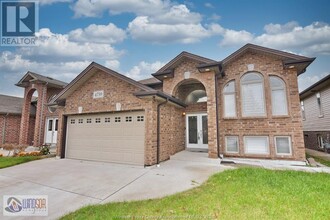 4759 Periwinkle Crescent in Windsor, ON - Building Photo - Building Photo