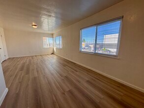 8632 MacArthur Blvd in Oakland, CA - Foto de edificio - Building Photo