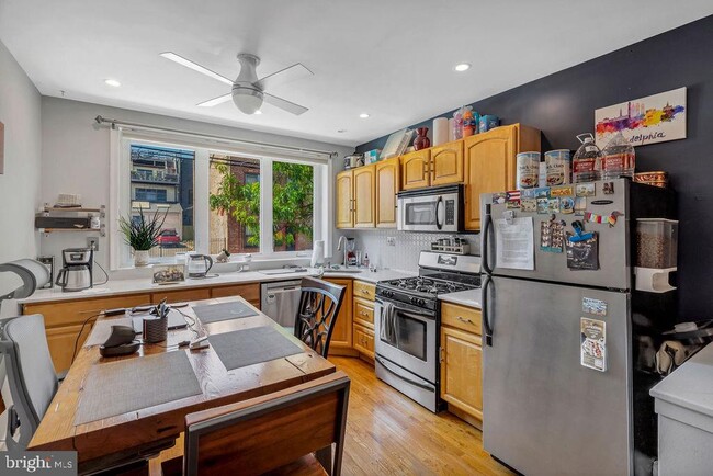 property at 1815 Bainbridge St