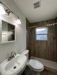 815 1/2 Waverly St photo'