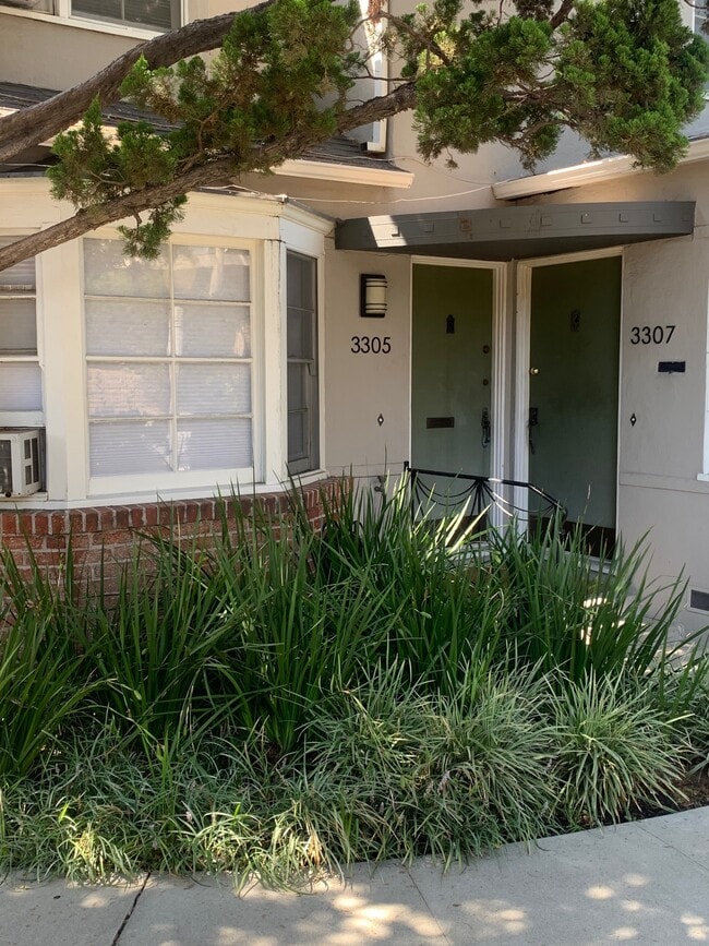 3305 Lowry Rd, Unit 3305 in Los Angeles, CA - Foto de edificio - Building Photo