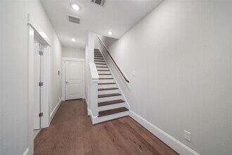 1268 N Post Oak Rd in Houston, TX - Building Photo - Building Photo