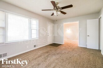 5805 E 100th St in Kansas City, MO - Building Photo - Building Photo