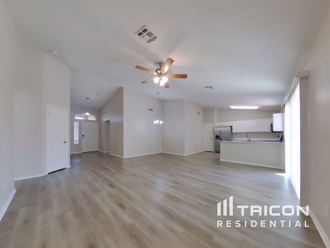 13261 W Paradise Ln in Surprise, AZ - Foto de edificio - Building Photo