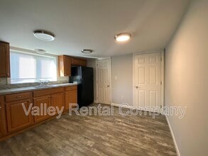 66 Lyman St in South Hadley, MA - Building Photo - Building Photo
