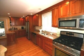 10 Greenleaf Ave in Medford, MA - Foto de edificio - Building Photo