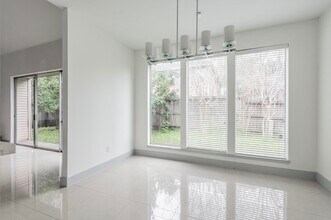 1022 Forest Home Dr in Houston, TX - Foto de edificio - Building Photo