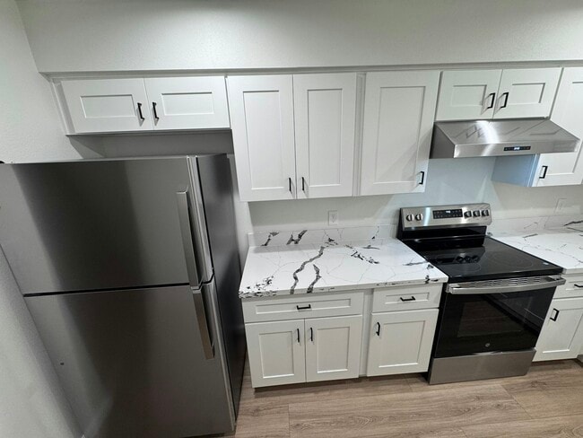 2126 N Glenn Ave in Fresno, CA - Building Photo - Building Photo